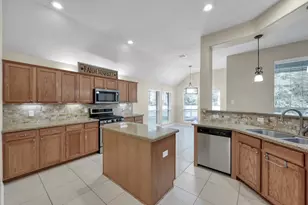 14 Bay Chapel Ct, The Woodlands, TX 77385 - Photo 12