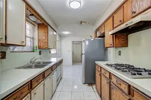 6003 Hoover St, Houston, TX 77092 - Photo 8