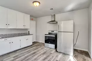 7622 S Hall St, Houston, TX 77028 - Photo 8