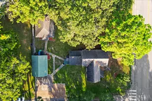 816 W Adoue St, Alvin, TX 77511 - Photo 6