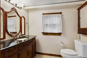 816 W Adoue St, Alvin, TX 77511 - Photo 22