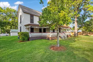 816 W Adoue St, Alvin, TX 77511 - Photo 4
