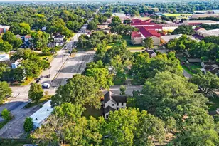 816 W Adoue St, Alvin, TX 77511 - Photo 36