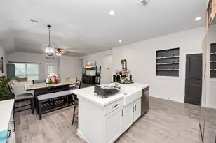 11206 Youngquist Dr, Baytown, TX 77535 - Photo 8