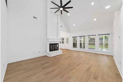 6306 Castle Lane Drive, Houston, TX 77066 - Photo 4