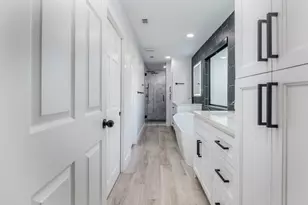 712 Clarence St, Tomball, TX 77375 - Photo 10