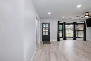 712 Clarence St, Tomball, TX 77375 - Photo 8