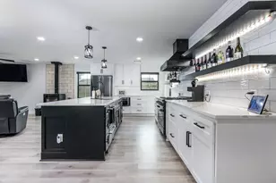 712 Clarence St, Tomball, TX 77375 - Photo 6