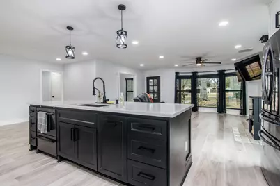 712 Clarence Street, Tomball, TX 77375 - Photo 4