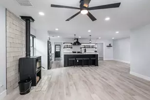 712 Clarence St, Tomball, TX 77375 - Photo 12