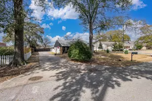 712 Clarence St, Tomball, TX 77375 - Photo 32