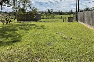 1501 Azalea St, Sweeny, TX 77480 - Photo 12