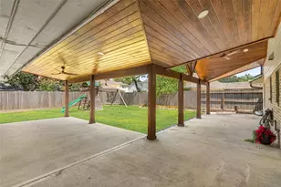 10830 Burgoyne Rd, Houston, TX 77042 - Photo 38
