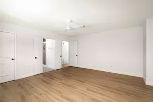 10830 Burgoyne Rd, Houston, TX 77042 - Photo 24