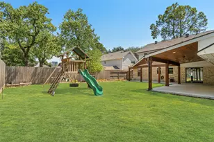 10830 Burgoyne Rd, Houston, TX 77042 - Photo 36