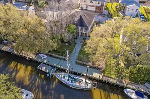 5 Harbor Ln, Kemah, TX 77565 - Photo 2