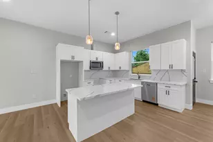 2348 Delafield St, Houston, TX 77023 - Photo 2