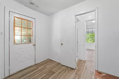 401 Lee Avenue, Anahuac, TX 77514 - Photo 20