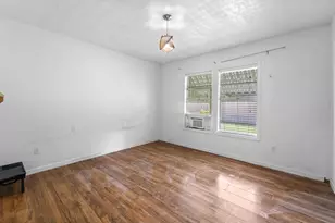 401 Lee Ave, Anahuac, TX 77514 - Photo 16