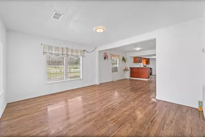 401 Lee Avenue, Anahuac, TX 77514 - Photo 8