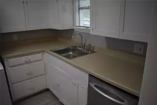 904 Wisconsin St, Houston, TX 77587 - Photo 6