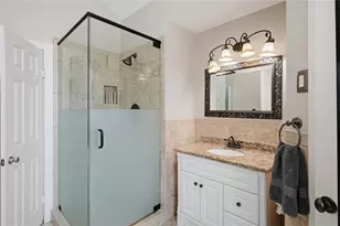 13526 Robin Hill Ct, Houston, TX 77059 - Photo 32