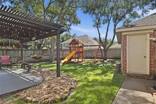13526 Robin Hill Ct, Houston, TX 77059 - Photo 34