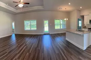 10 Gemstone Ct, Angleton, TX 77515 - Photo 2