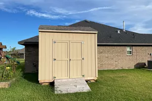 10 Gemstone Ct, Angleton, TX 77515 - Photo 6
