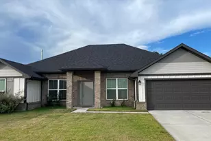 10 Gemstone Ct, Angleton, TX 77515 - Photo 1