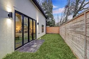 1709 Reverse St, Houston, TX 77055 - Photo 24