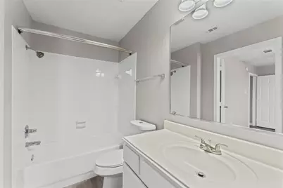 121 Green Isle Ave Avenue, Dickinson, TX 77539 - Photo 10