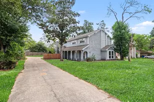 107 Carriage Ln, Conroe, TX 77385 - Photo 2