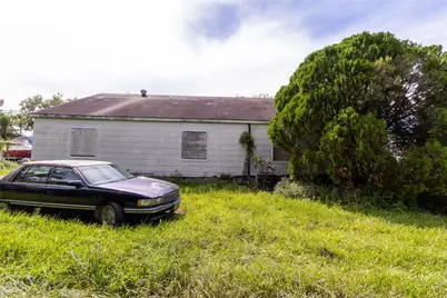 2421 12th Avenue N, Texas City, TX 77590 - Photo 2