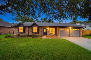 1814 Crooked Creek Ln, Pearland, TX 77581 - Photo 1