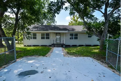 1030 Perkins Drive, Bacliff, TX 77518 - Photo 2