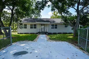 1030 Perkins Dr, Bacliff, TX 77518 - Photo 2