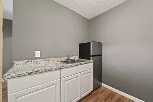 216 Burr St, Houston, TX 77011 - Photo 4