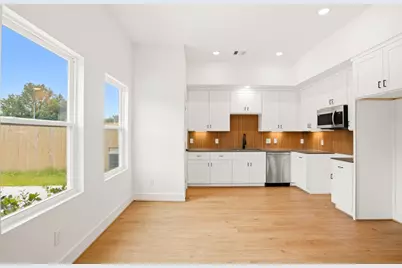 7841 Sunnyhill Street #B, Houston, TX 77088 - Photo 22