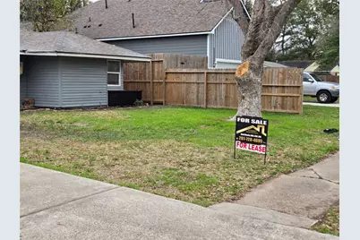5823 Lyndhurst Drive E, Houston, TX 77033 - Photo 4