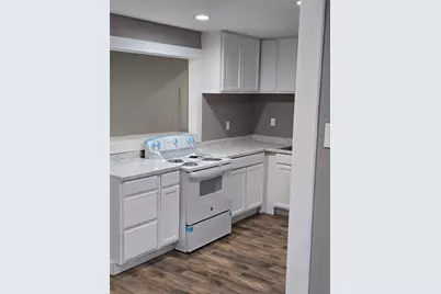 5823 Lyndhurst Drive E, Houston, TX 77033 - Photo 6