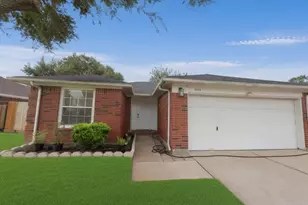 15515 Town Green Dr, Houston, TX 77083 - Photo 2