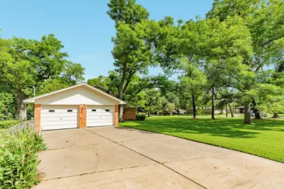 120 Southern Oaks Drive, Lake Jackson, TX 77566 - Photo 6