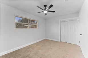 8427 Guinevere St, Houston, TX 77029 - Photo 18