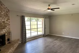 15803 Mill Point Dr, Houston, TX 77059 - Photo 4