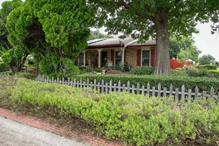 7301 Cave Dr, Dallas, TX 75249 - Photo 10