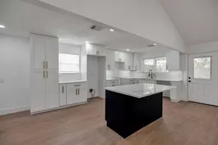 1615 Sleepy Hollow Dr, Pearland, TX 77581 - Photo 6