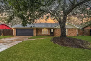 307 Meyer St, Alvin, TX 77511 - Photo 1