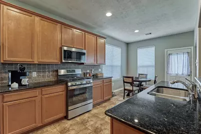 163 N Hawkhurst Circle, The Woodlands, TX 77354 - Photo 12