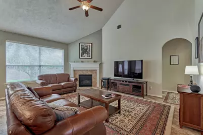 163 N Hawkhurst Circle, The Woodlands, TX 77354 - Photo 16